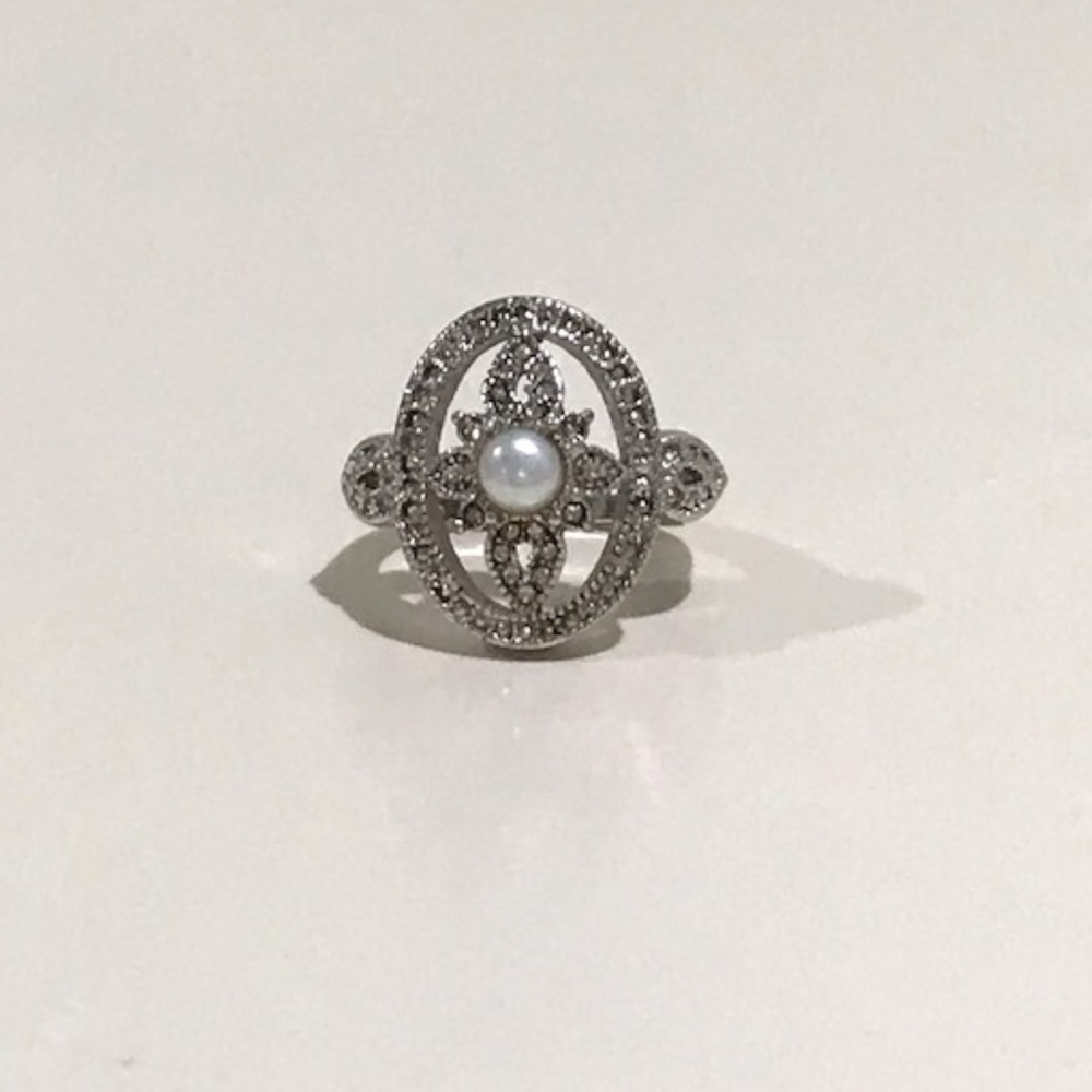 🌹Beautiful Faux Pearl Sparkling Ring🌹